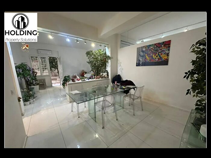 Appartamento con 5 locali in vendita in Via Anneo Lucano, Roma