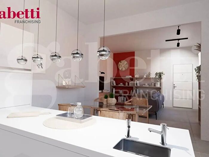 Appartamento con 5 locali in vendita in Via Marco Celio, Bologna