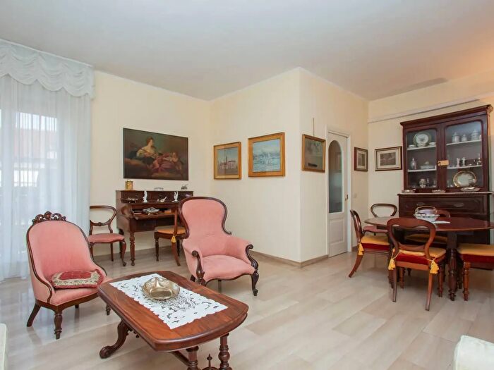 Appartamento quadrilocale in vendita in Via Giovanni Battista Niccolini, Milano