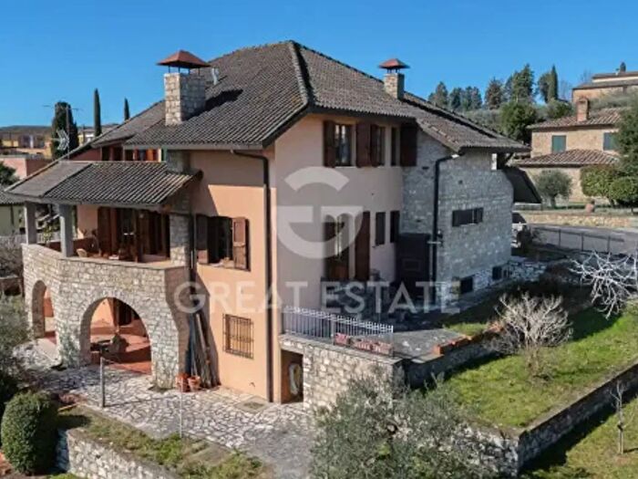 Casa con 6 locali in vendita in Via San Martino, Sinalunga