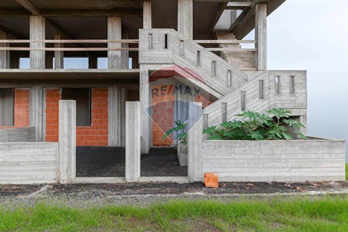 Casa con 5 locali in vendita in Via Gaetano De Maio, Riposto