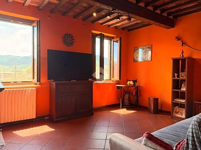 Appartamento con 5 locali in vendita in Via per Corte Puccinelli, Lucca