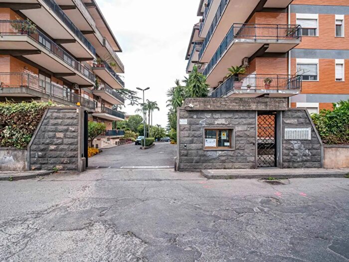 Appartamento con 8 locali in vendita in Via Metastasio, Giarre