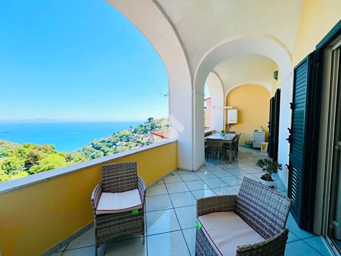 Appartamento trilocale in vendita in Via Selce, Vietri Sul Mare