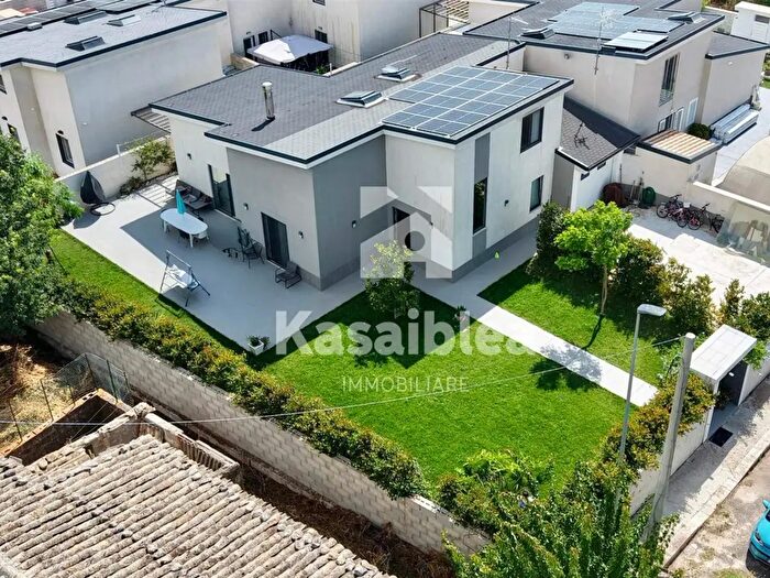 Casa con 7 locali in vendita in Via Romania, Ragusa