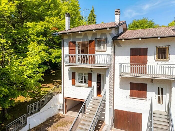 Casa trilocale in vendita in Via Dante Alighieri, Carpineti