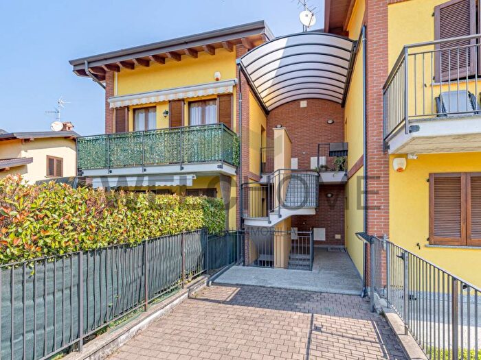 Appartamento trilocale in vendita in Via delle Betulle, Cremella