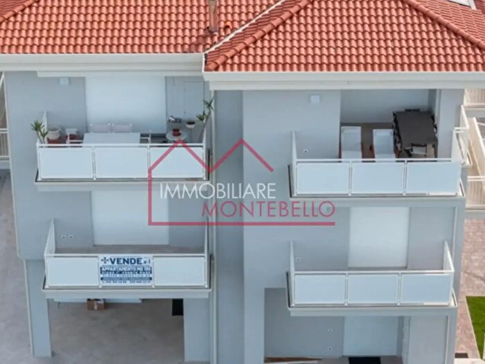 Appartamento con 6 locali in vendita in Camaiore