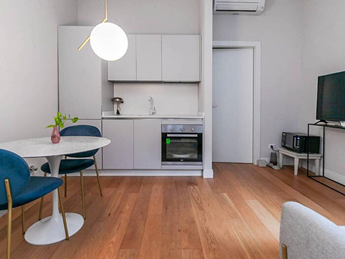 Appartamento bilocale in affitto in Via Luigi Porro Lambertenghi, Isola, Milano