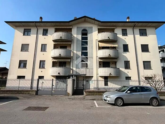 Appartamento quadrilocale in vendita in Via Monte Bianco, Cornegliano Laudense