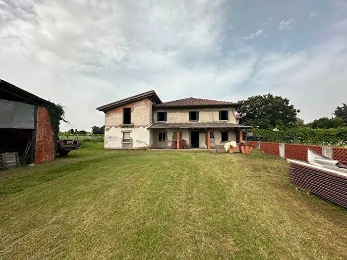 Casa con 9 locali in vendita in Treviso