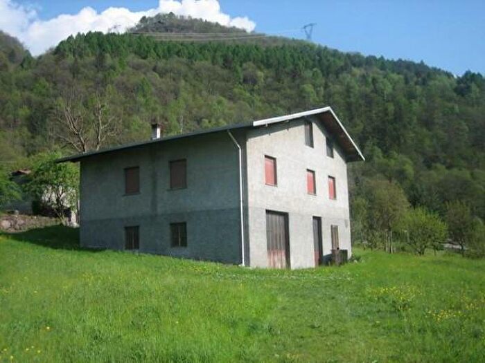 Casa con 6 locali in vendita in Capo Di Ponte