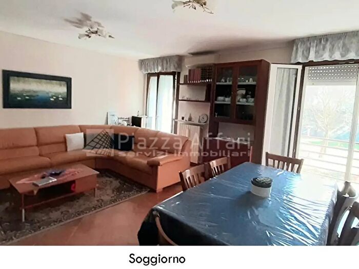 Casa quadrilocale in vendita in Via SantAmbrogio, Reggio Emilia