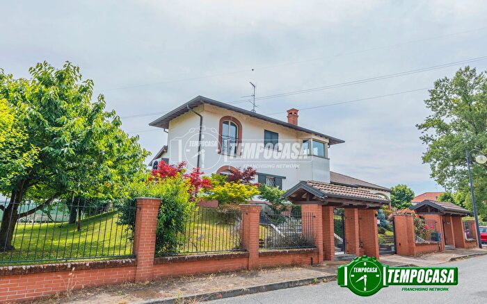 Casa quadrilocale in vendita in Via Sant Ambrogio, Vermezzo con Zelo