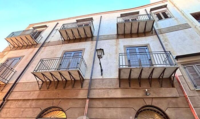 Appartamento quadrilocale in vendita in Via Buon Pastore, Castellammare, Palermo