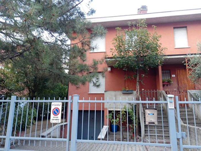 Casa quadrilocale in affitto in Via Benedetto Croce, Sacca Stazione, Modena