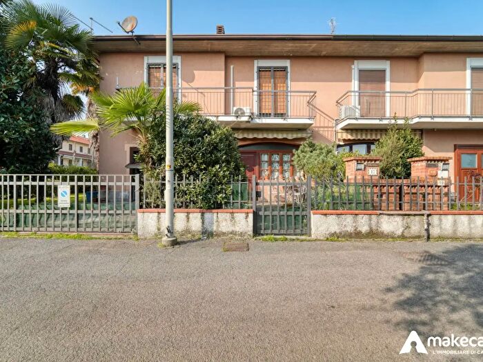 Casa quadrilocale in vendita in Cervino, Cerro Al Lambro