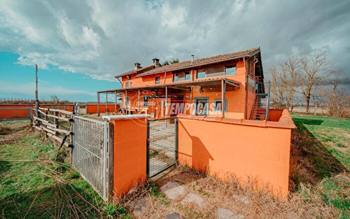 Casa con 6 locali in vendita in Mede