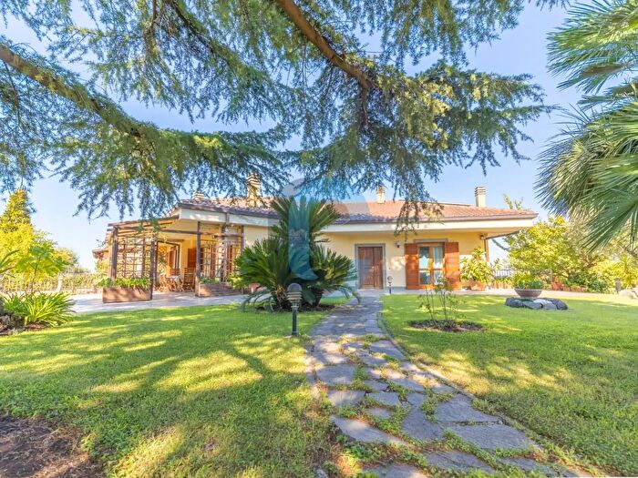 Casa con 9 locali in vendita in Via di Salé, Frascati