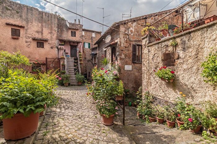 Appartamento bilocale in vendita in Vicolo del Gallo, Capranica