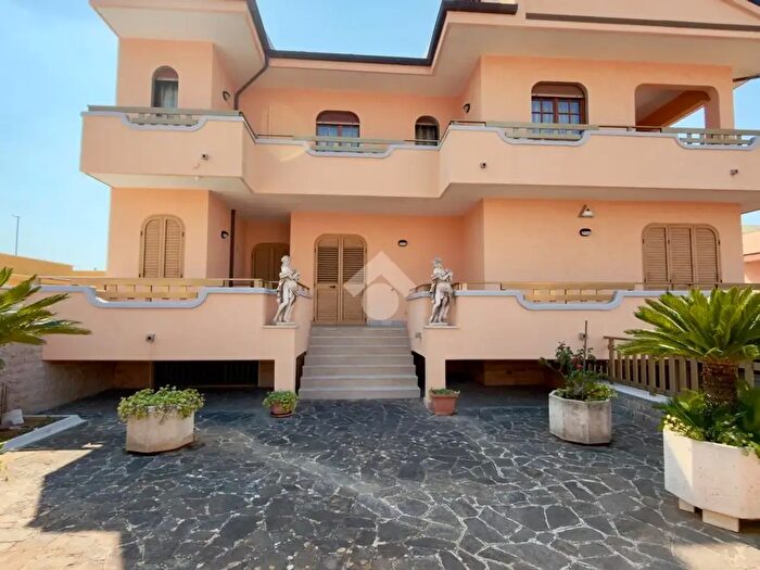 Casa con 14 locali in vendita in Via La Spezia, Ugento