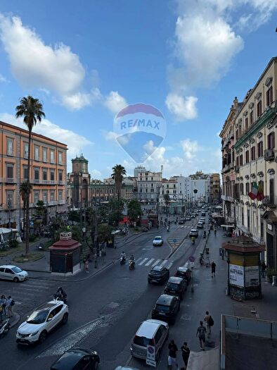 Appartamento con 5 locali in vendita in Via Enrico Pessina, Napoli