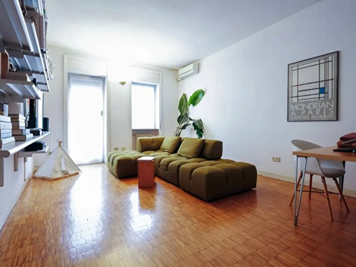 Appartamento trilocale in vendita in Via Donatello, Milano