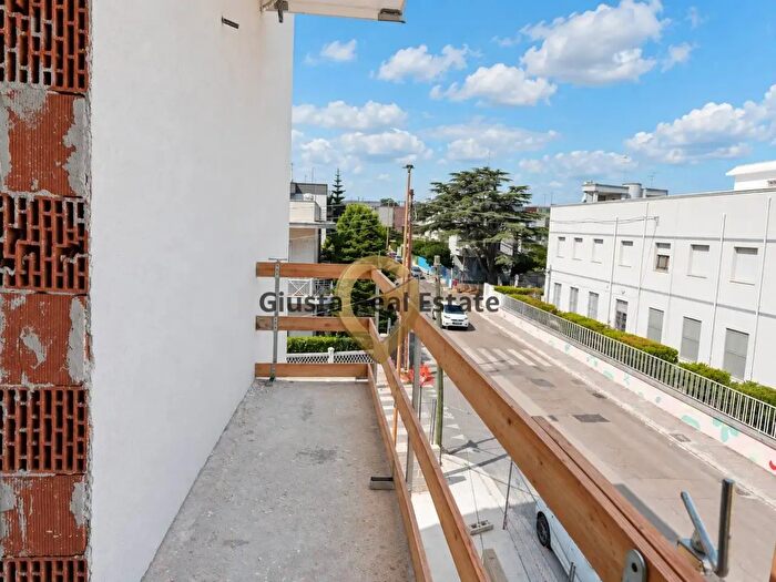 Casa quadrilocale in vendita in Via Locatelli Snc, Brindisi
