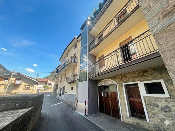 Appartamento trilocale in vendita in Via Frontale, Sondalo