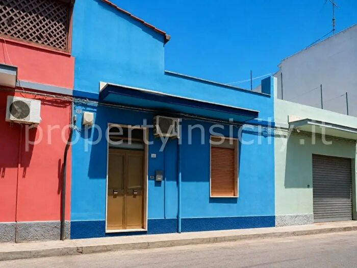Casa quadrilocale in vendita in Via delle Begonie, Siracusa