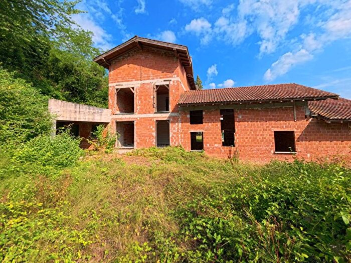 Casa con 6 locali in vendita in Via Boffalora, Varano Borghi