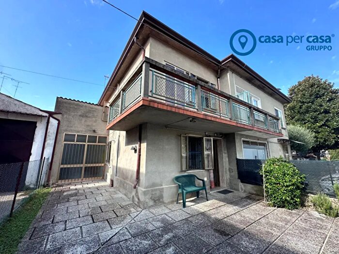 Casa trilocale in vendita in Via Volontari della Croce Verde, Adria