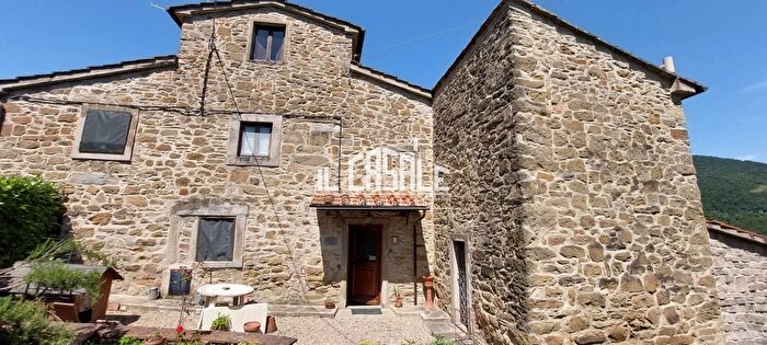 Casa con 6 locali in vendita in Rufina