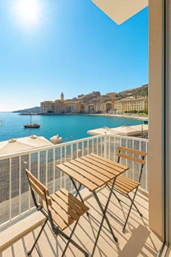 Appartamento quadrilocale in vendita in Piazzale dei Rioni, Monte Argentario