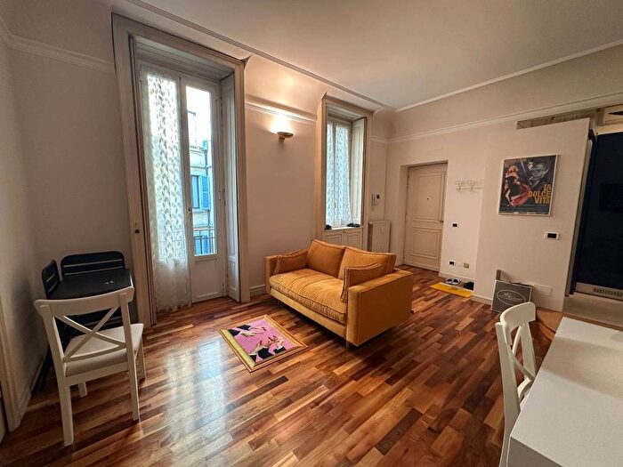 Appartamento trilocale in affitto in Via Alberto da Giussano, Pagano, Milano