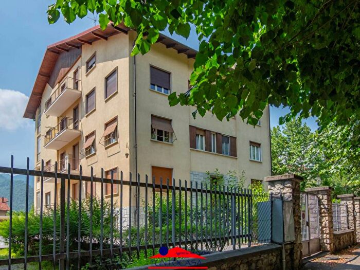 Appartamento trilocale in affitto in Viale Sarrea, Centro, Dronero