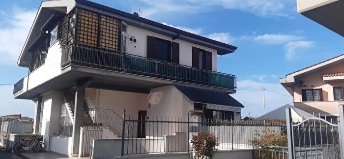Appartamento con 5 locali in vendita in Via Romana Vecchia, Ciampino