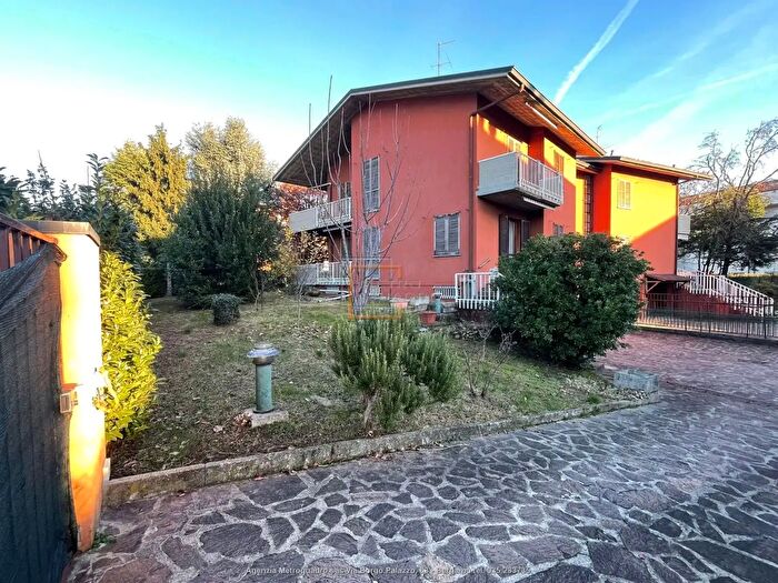 Casa con 11 locali in vendita in Via San Martino Vecchio, Torre Boldone