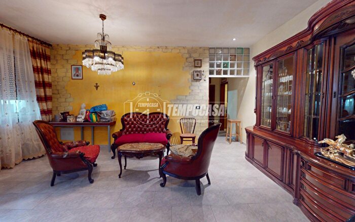 Appartamento trilocale in vendita in Via Toma Gioacchino, Bari