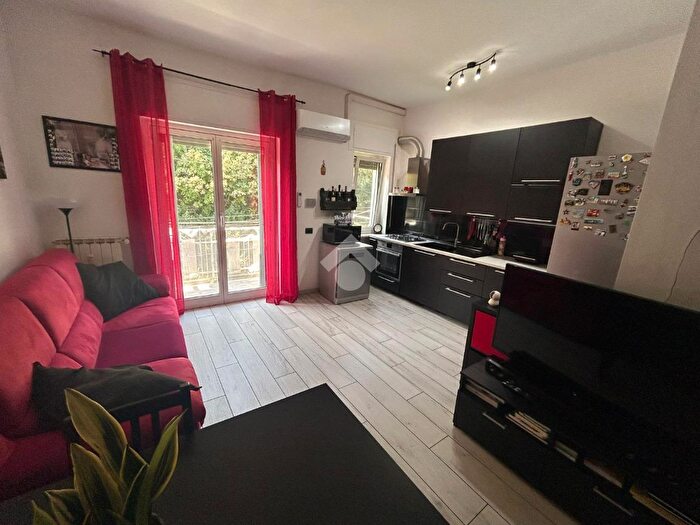 Appartamento trilocale in vendita in Via Antonio Burlando, Genova