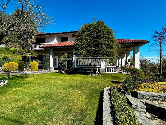 Casa con 9 locali in vendita in Via Dante Alighieri, Trana