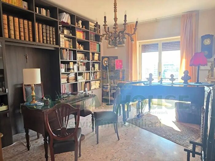 Appartamento trilocale in vendita in Viale Lincoln, Caserta