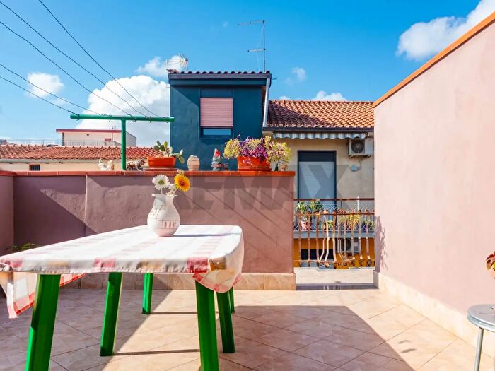 Appartamento con 5 locali in vendita in Via del Chinotto, Catania