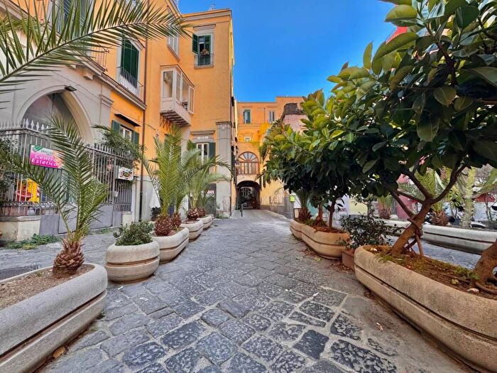 Appartamento bilocale in affitto in Vico Santa Maria a Cappella Vecchia, Chiaia, Napoli