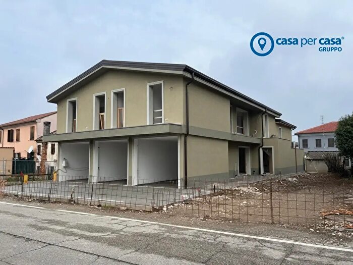 Appartamento trilocale in vendita in Via Roma, Stanghella