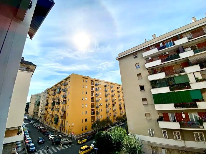 Appartamento bilocale in vendita in Via Licinio Stolone, Roma