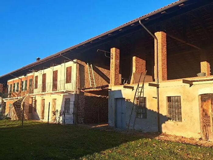 Casa con 11 locali in vendita in Località Vastalla, Cirie