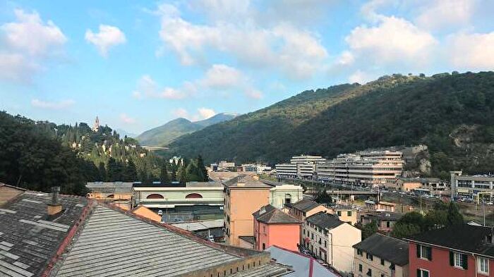 Appartamento con 6 locali in vendita in Salita di San Pantaleo, Genova