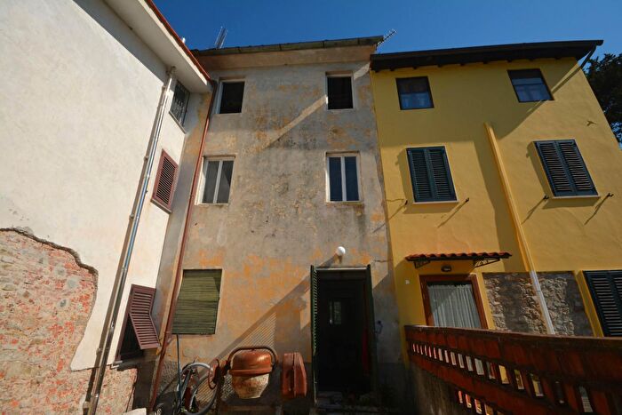 Casa con 5 locali in vendita in Lucca