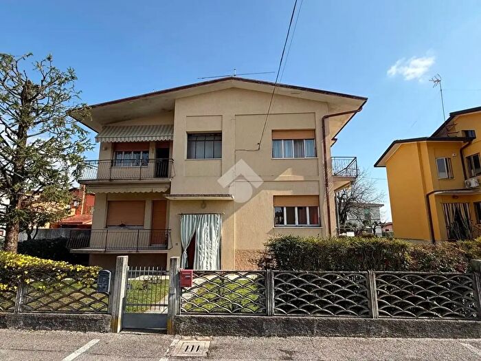 Casa quadrilocale in vendita in Via Monte Canin, Porcia